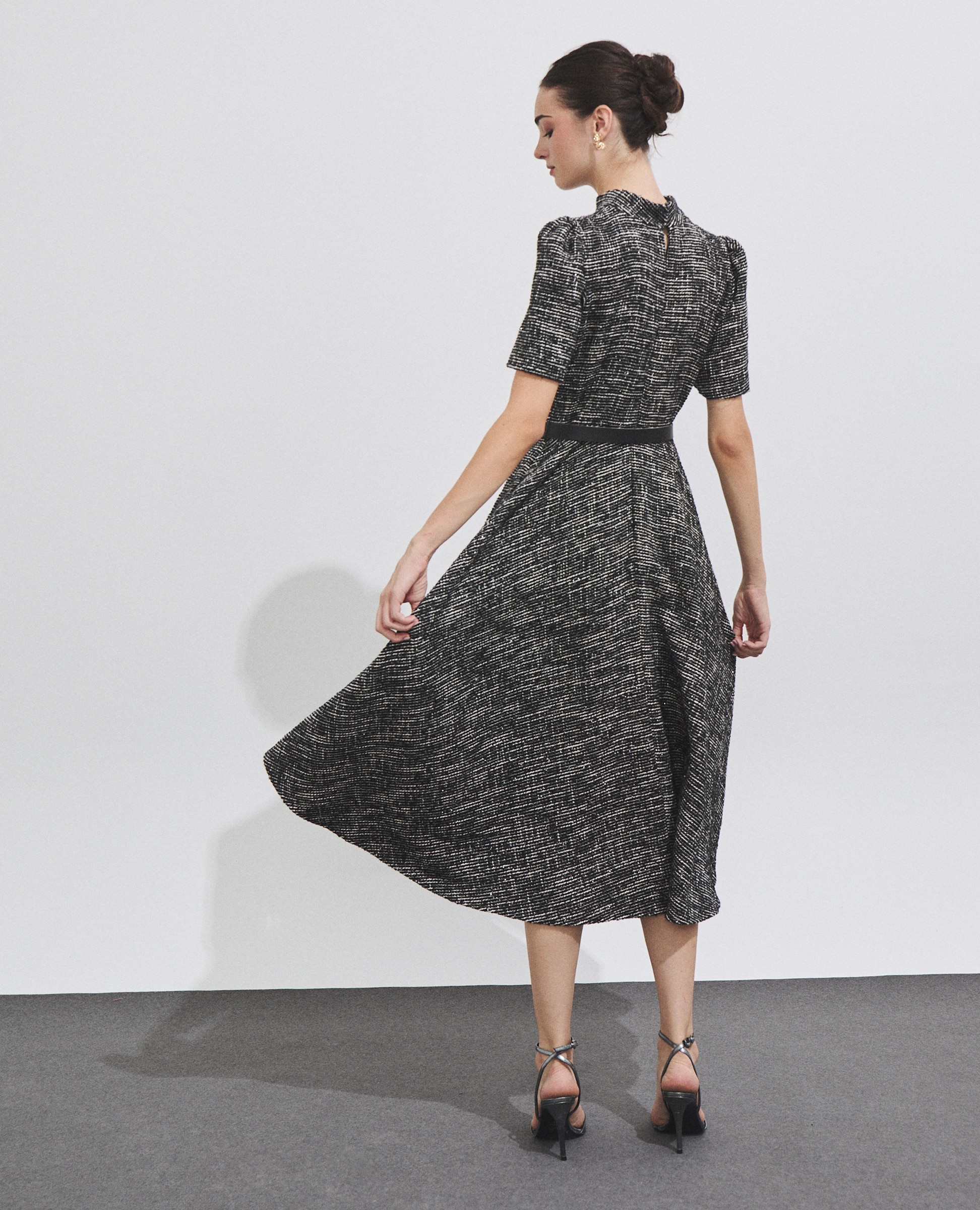 Imagen 5 de Vestido midi de tweed con cinturón reversible - Hannibal Laguna Collection - Negro Negro