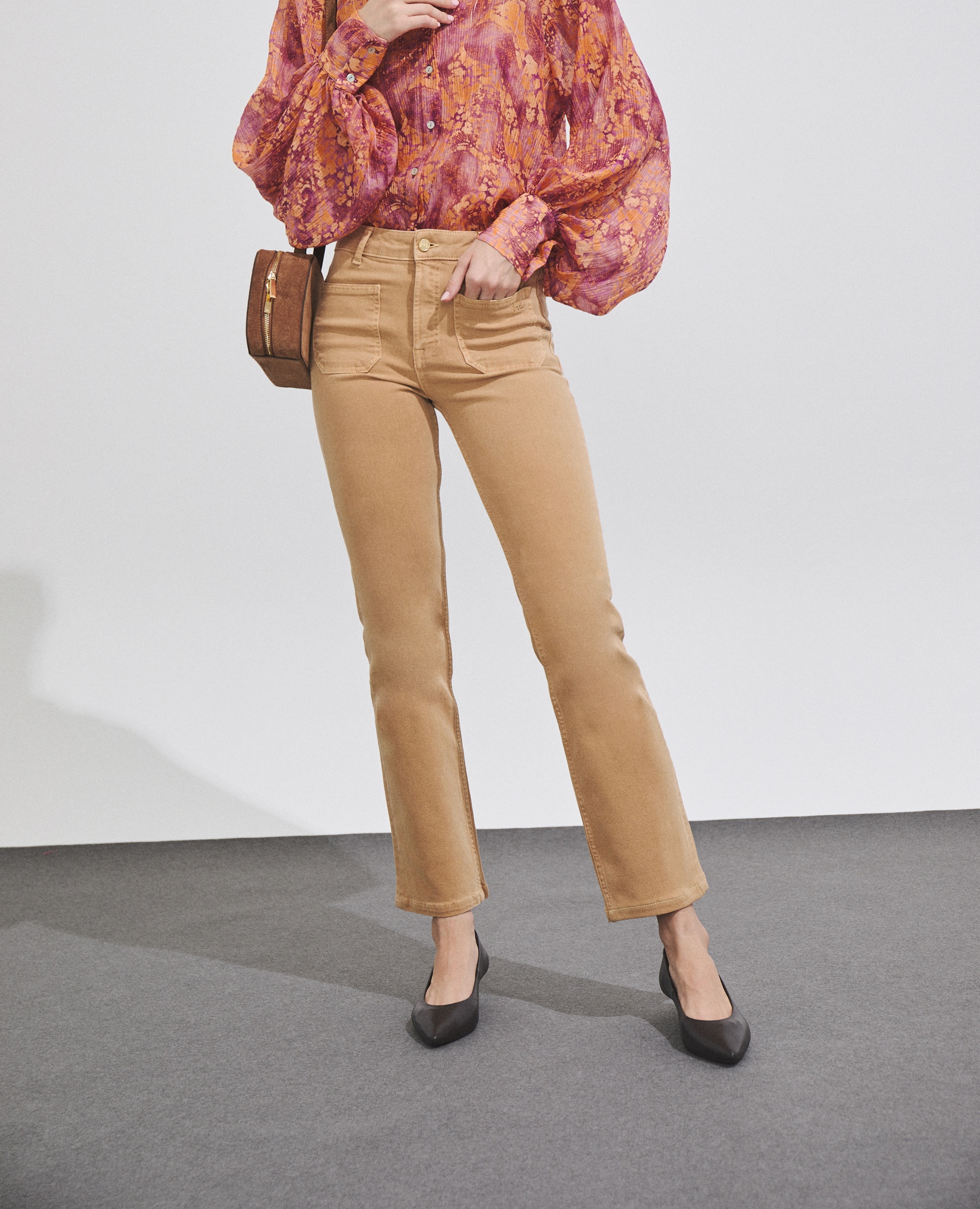 Imagen 3 de Pantalón vaquero de mujer con bolsillos de parche - Hannibal Laguna Collection - Beige Beige