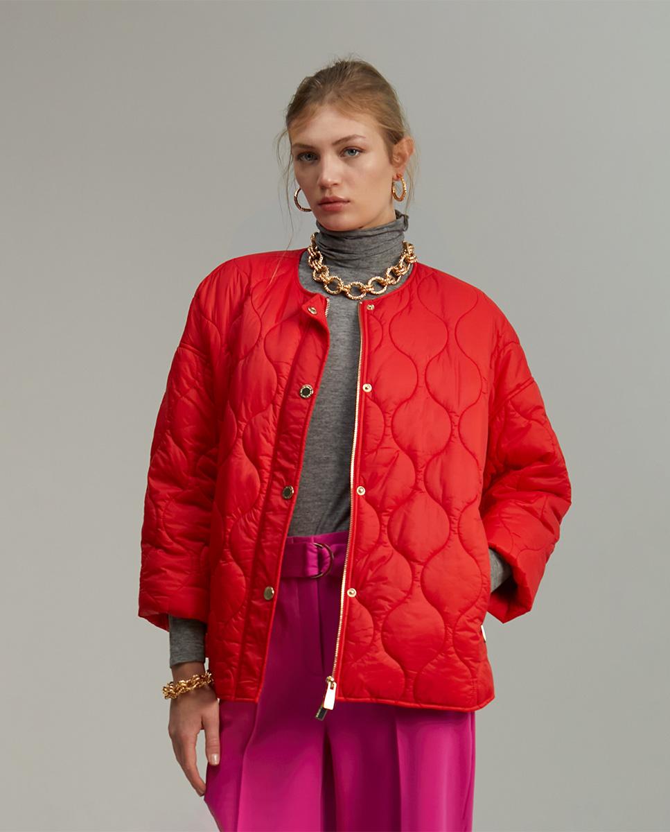 Chaqueta de mujer acolchada con cierre de snaps
