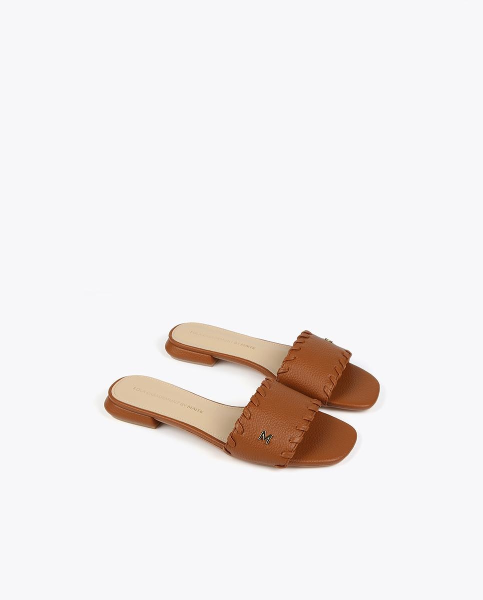 Sandalias planas de mujer tipo pala con logo - Lola Casademunt - Marrón Marrón-3