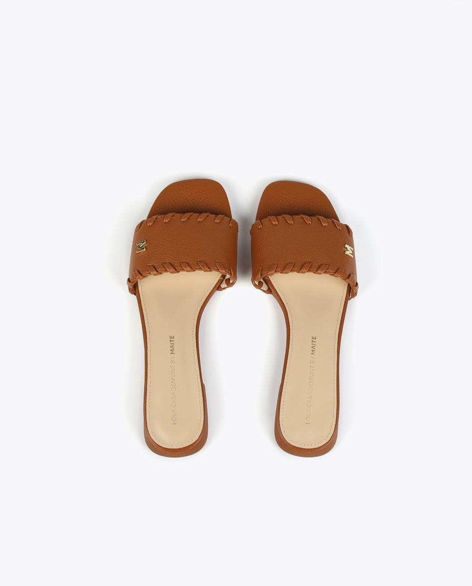 Sandalias planas de mujer tipo pala con logo - Lola Casademunt - Marrón Marrón-2