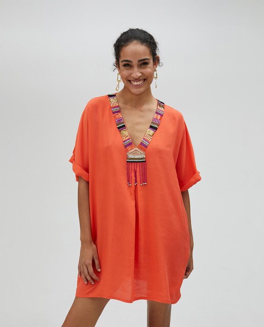 Imagen 0 de Vestido corto con cuello de pico