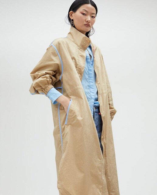 Imagen 0 de Chubasquero de mujer tipo trench con bolsillos