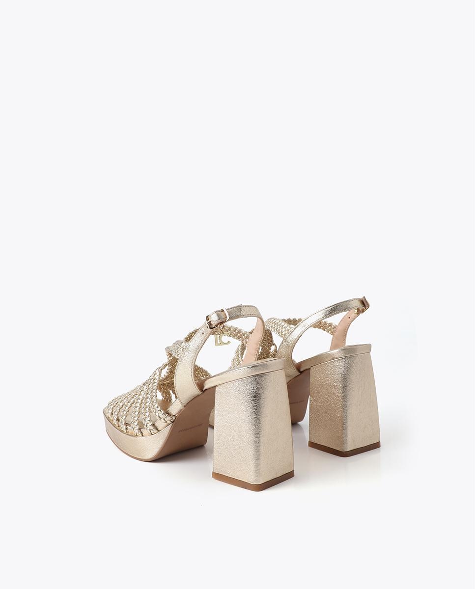 Sandalias de tacón metalizadas con tiras trenzadas - Lola Casademunt - Oro Oro-3