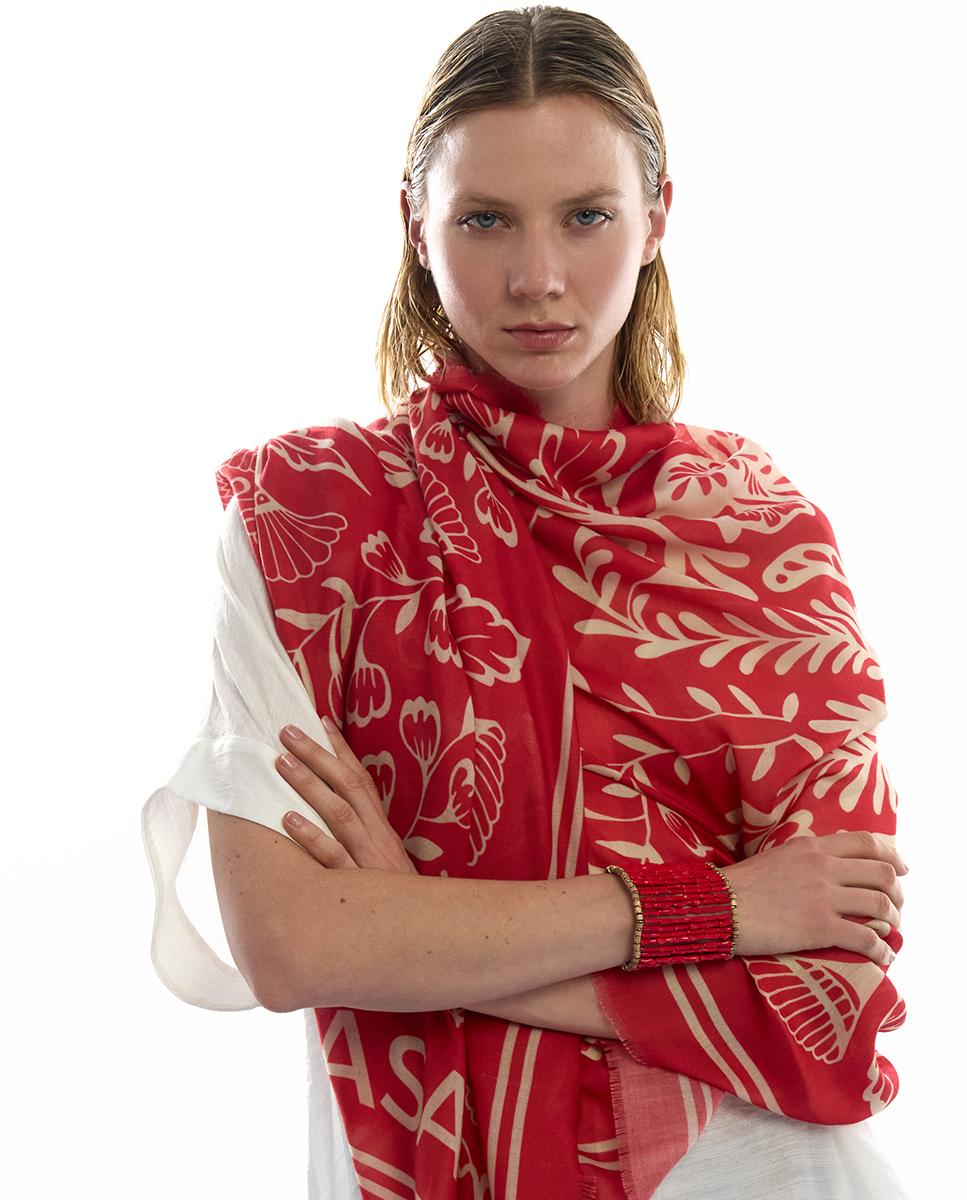 Fular con estampado floral en tejido ligero y suave - Lola Casademunt - Rojo Rojo-2