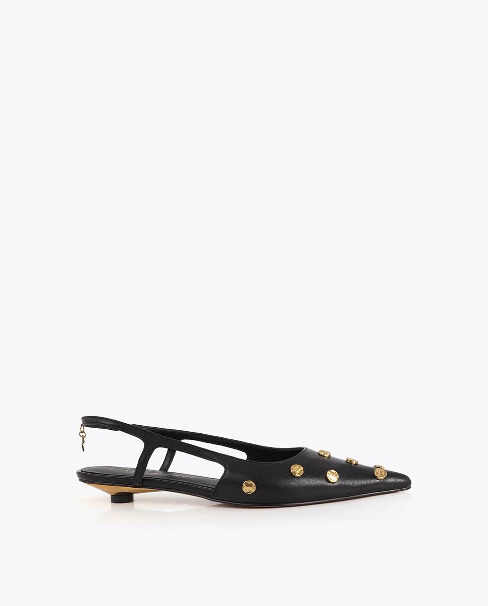 Lola Casademunt - Zapatos de salón de mujer destalonados con detalle de tachas.