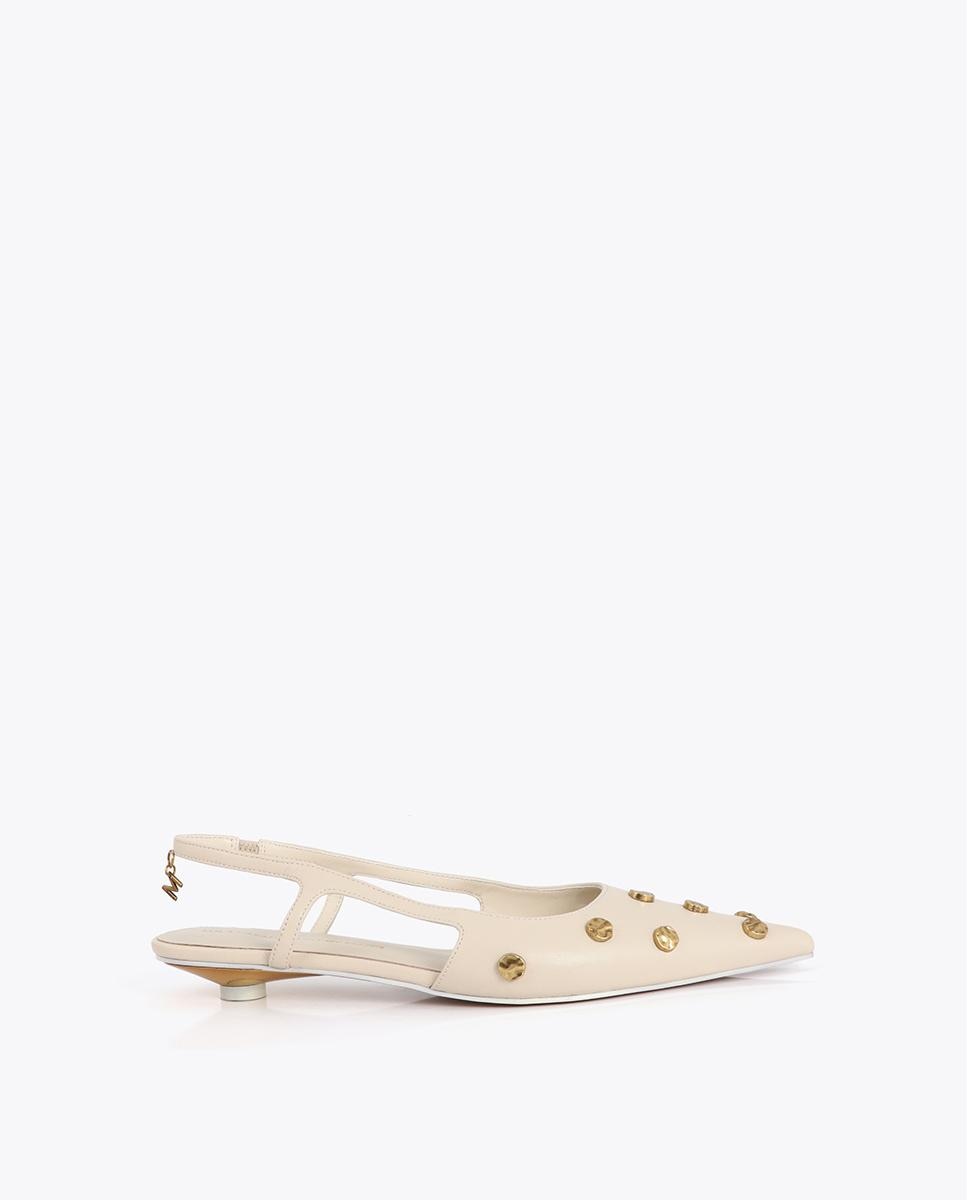Imagen 0 de Zapatos de salón de mujer destalonados con detalle de tachas Crudo