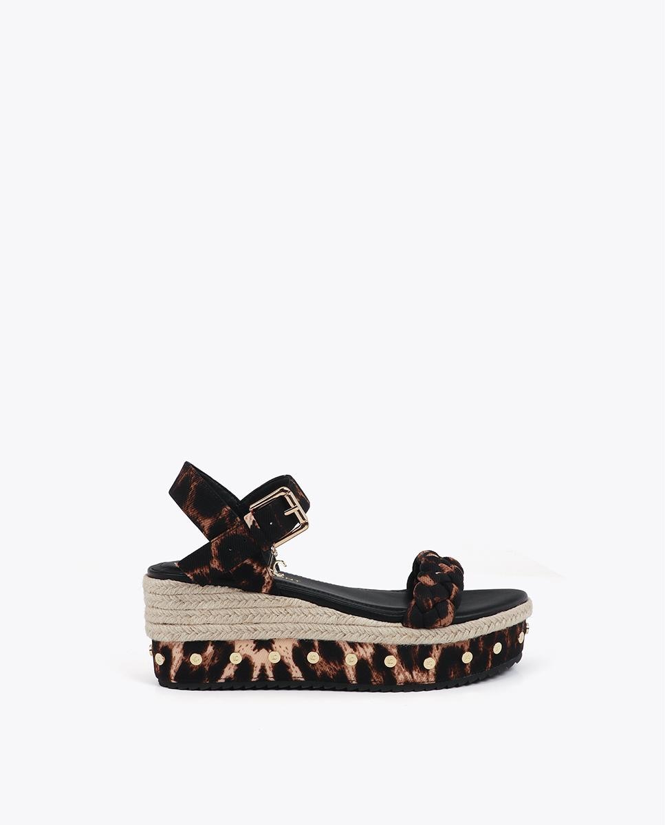 Sandalias de cuña de mujer con tira trenzada y detalles metálicos - Lola Casademunt - Marrón oscuro Marrón oscuro-1