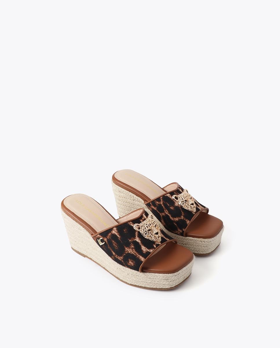 Sandalias de cuña de mujer animal print con detalle metálico - Lola Casademunt - Marrón Marrón-3