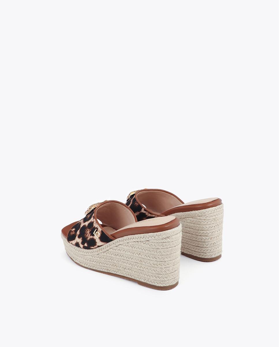 Sandalias de cuña de mujer animal print con detalle metálico - Lola Casademunt - Marrón Marrón-2