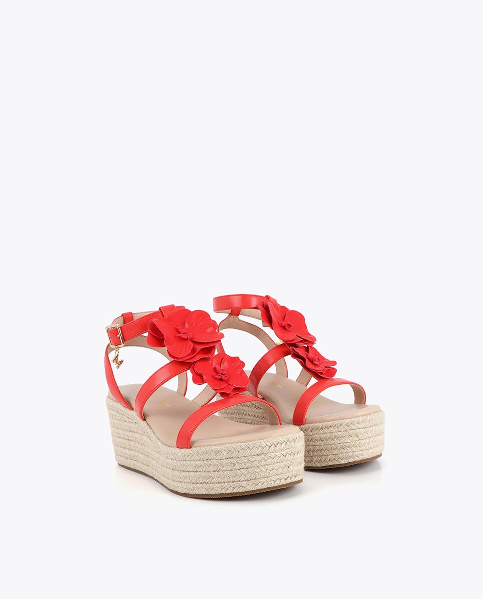 Sandalias de cuña de mujer con adornos florales - Lola Casademunt - Coral Coral-3
