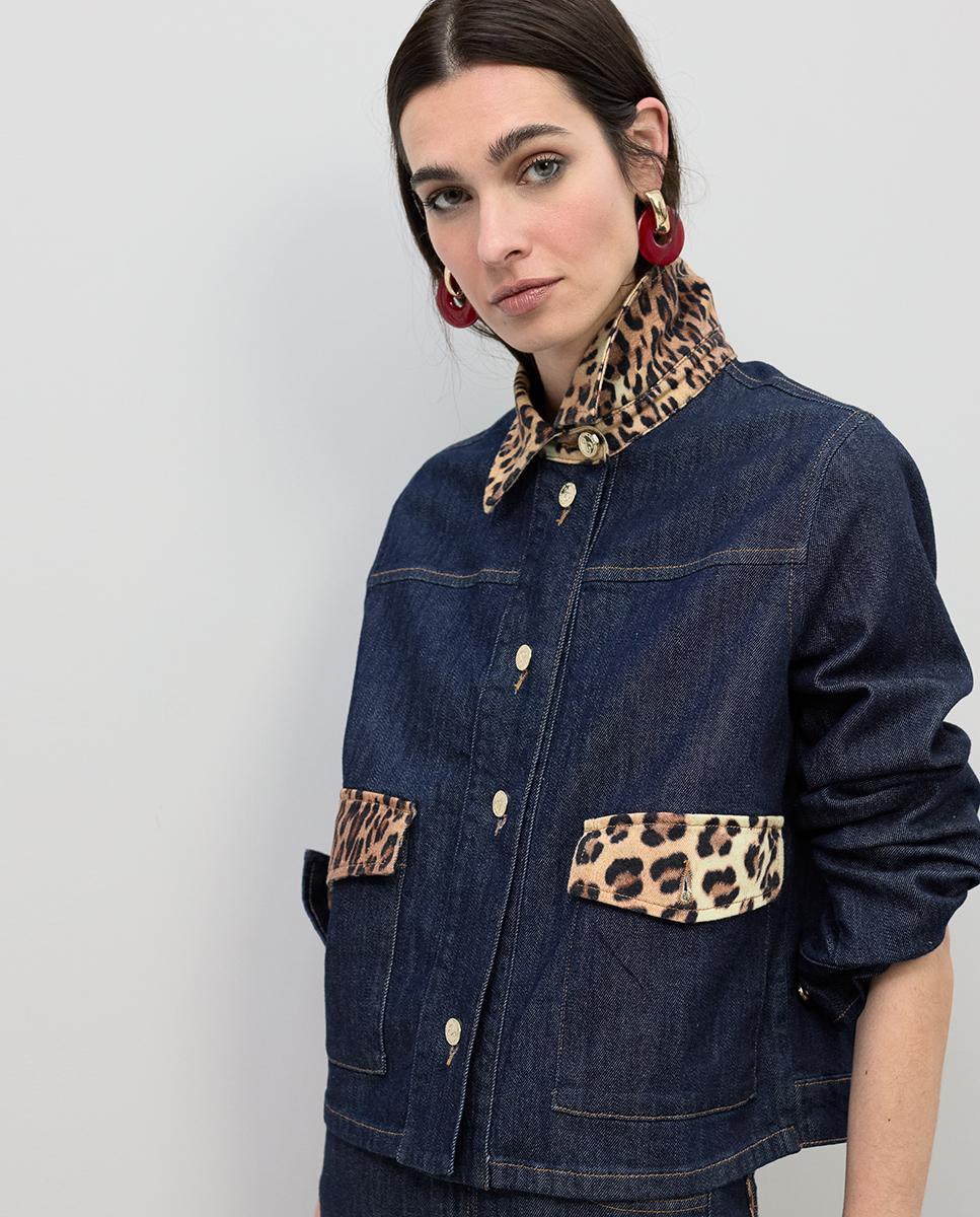 Lola Casademunt - Cazadora vaquera de mujer con detalles animal print.