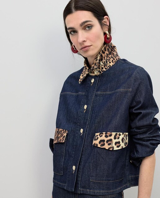 Imagen 0 de Cazadora vaquera de mujer con detalles animal print