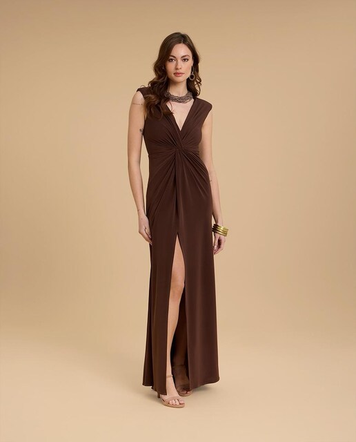 Imagen 0 de Vestido largo con detalle de nudo y abertura