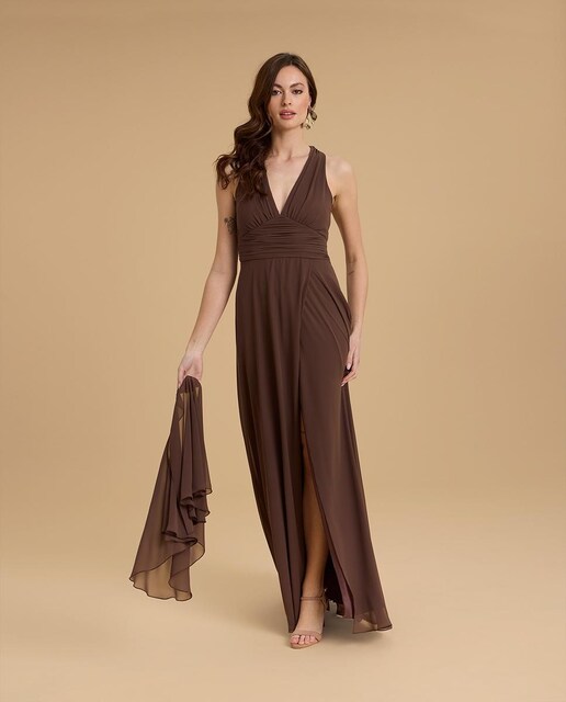 Imagen 0 de Vestido largo en gasa con escote de pico