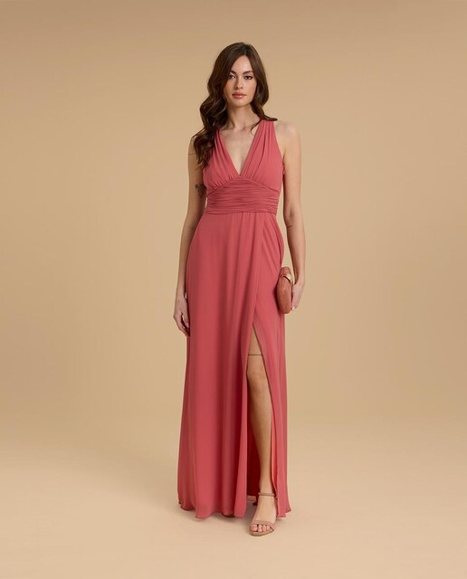 Imagen 0 de Vestido largo en gasa con escote de pico