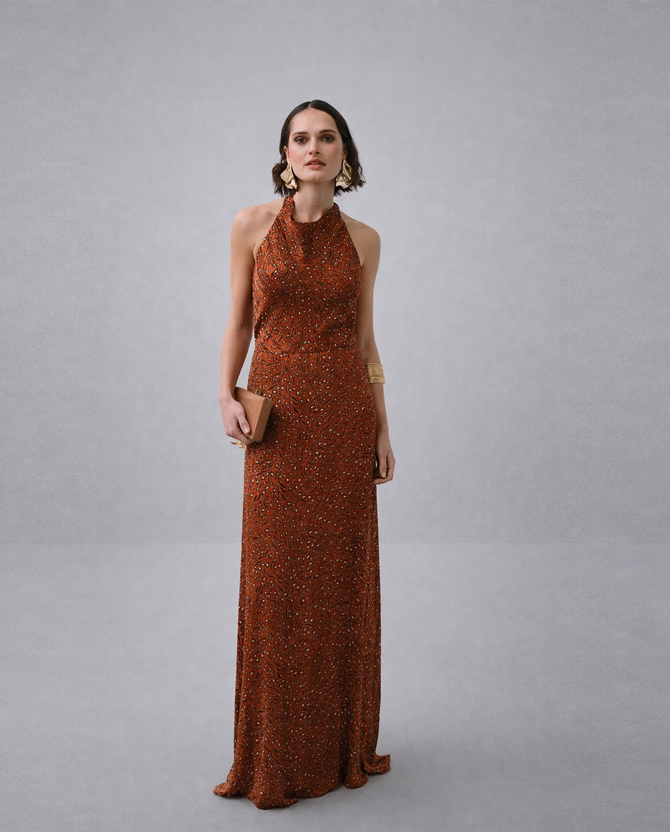 Veneno en la piel - Vestido largo de gasa con cuello halter y espalda descubierta.