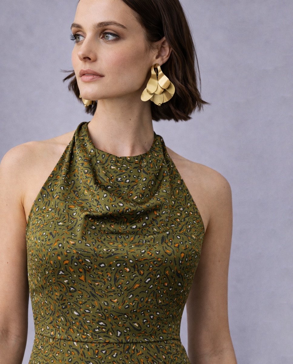 Vestido largo de gasa con cuello halter y espalda descubierta - Veneno en la piel - Verde Verde-2