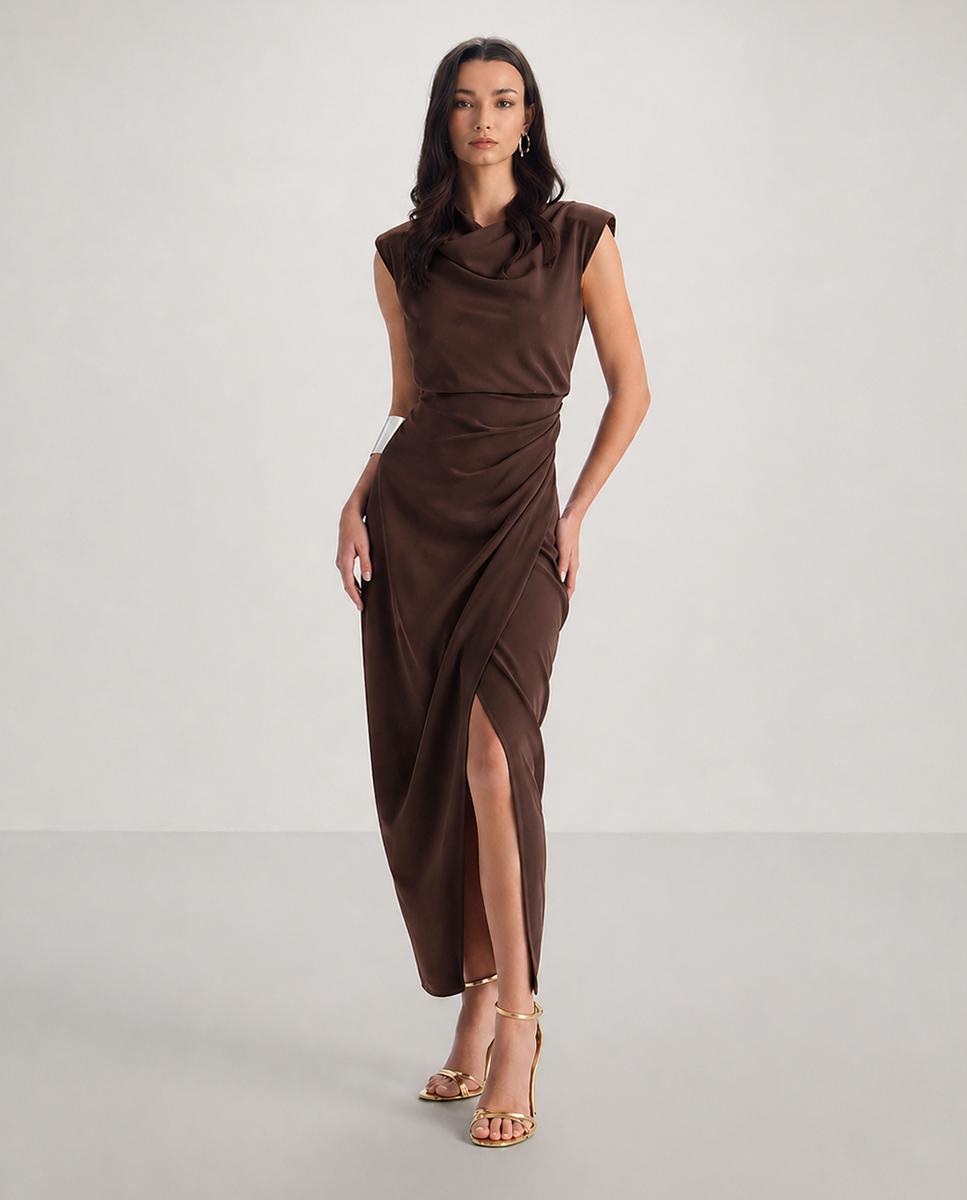 Imagen 0 de Vestido oliva midi con escote drapeado y abertura frontal Marrón