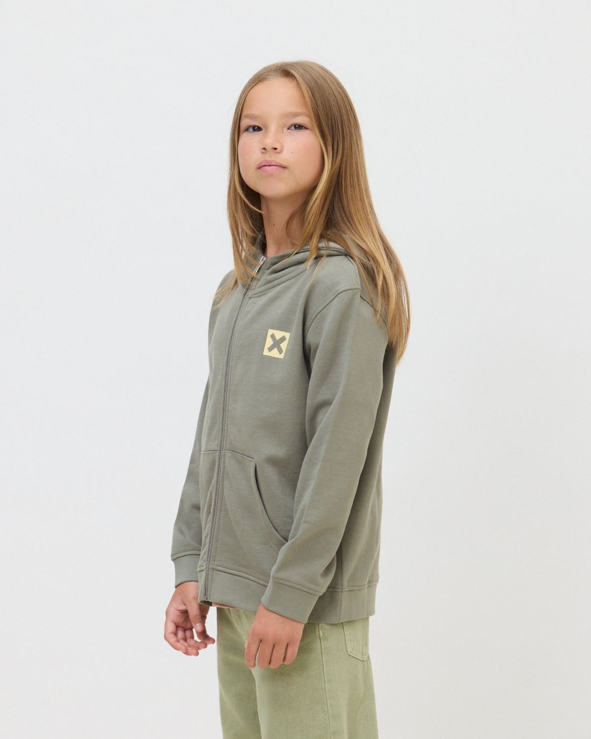 Imagen 0 de Sudadera con capucha y cremallera de 100% algodón orgánico nature olive green Verde Oliva