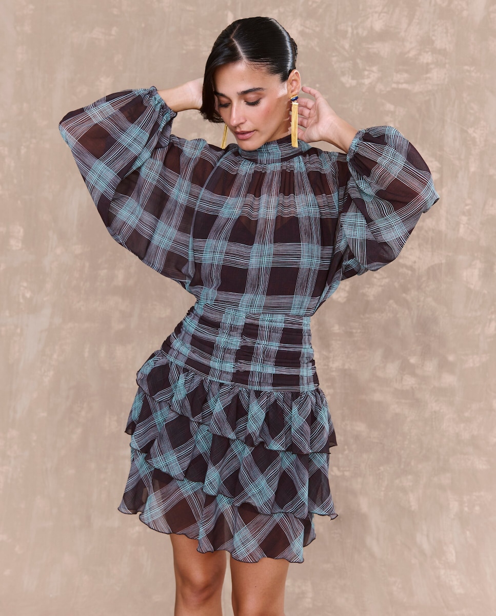 Vestido corto estampado con cuello halter y magas abullonadas