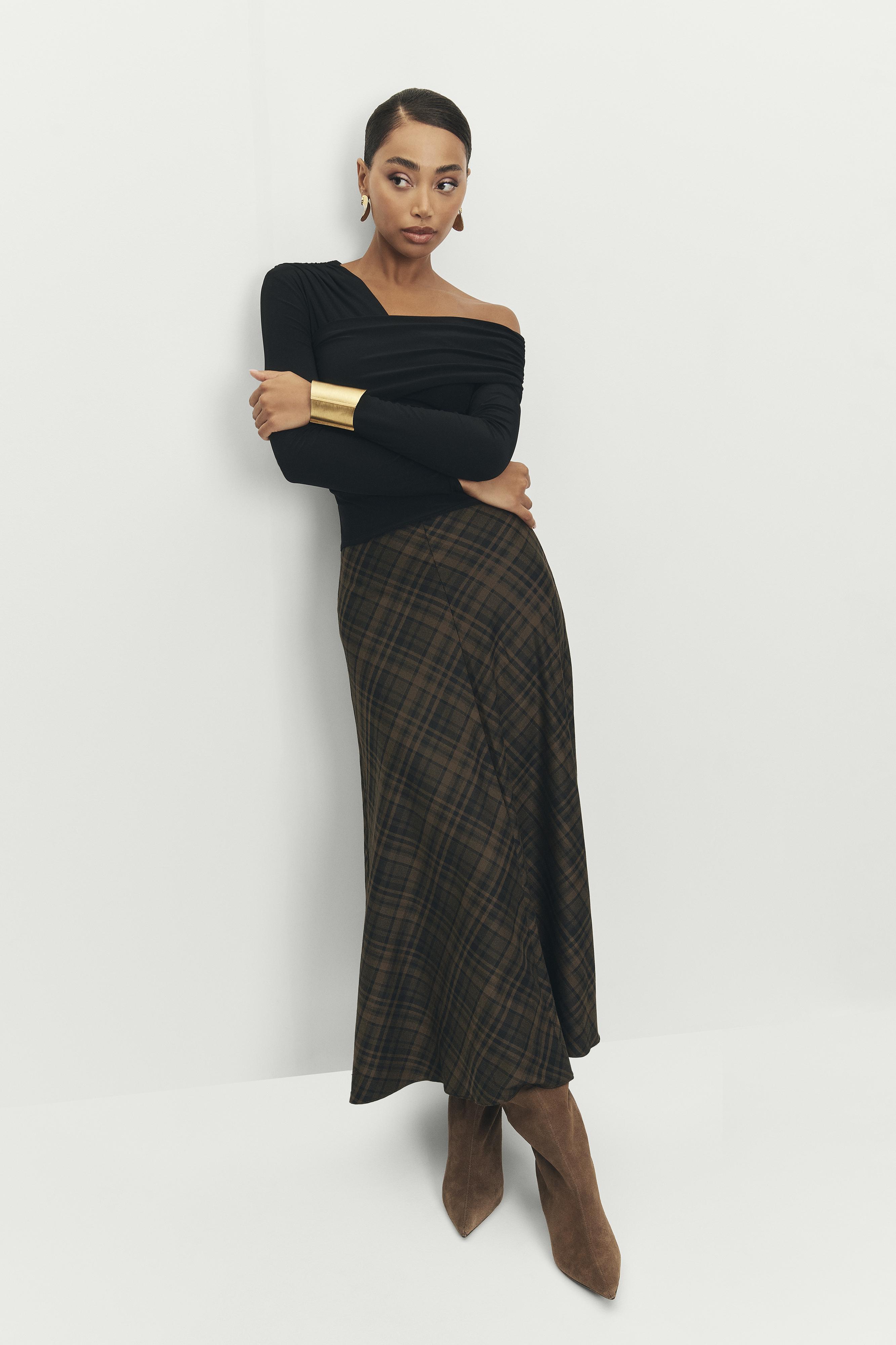 Imagen 0 de Top de mujer drapeado con escote asimétrico