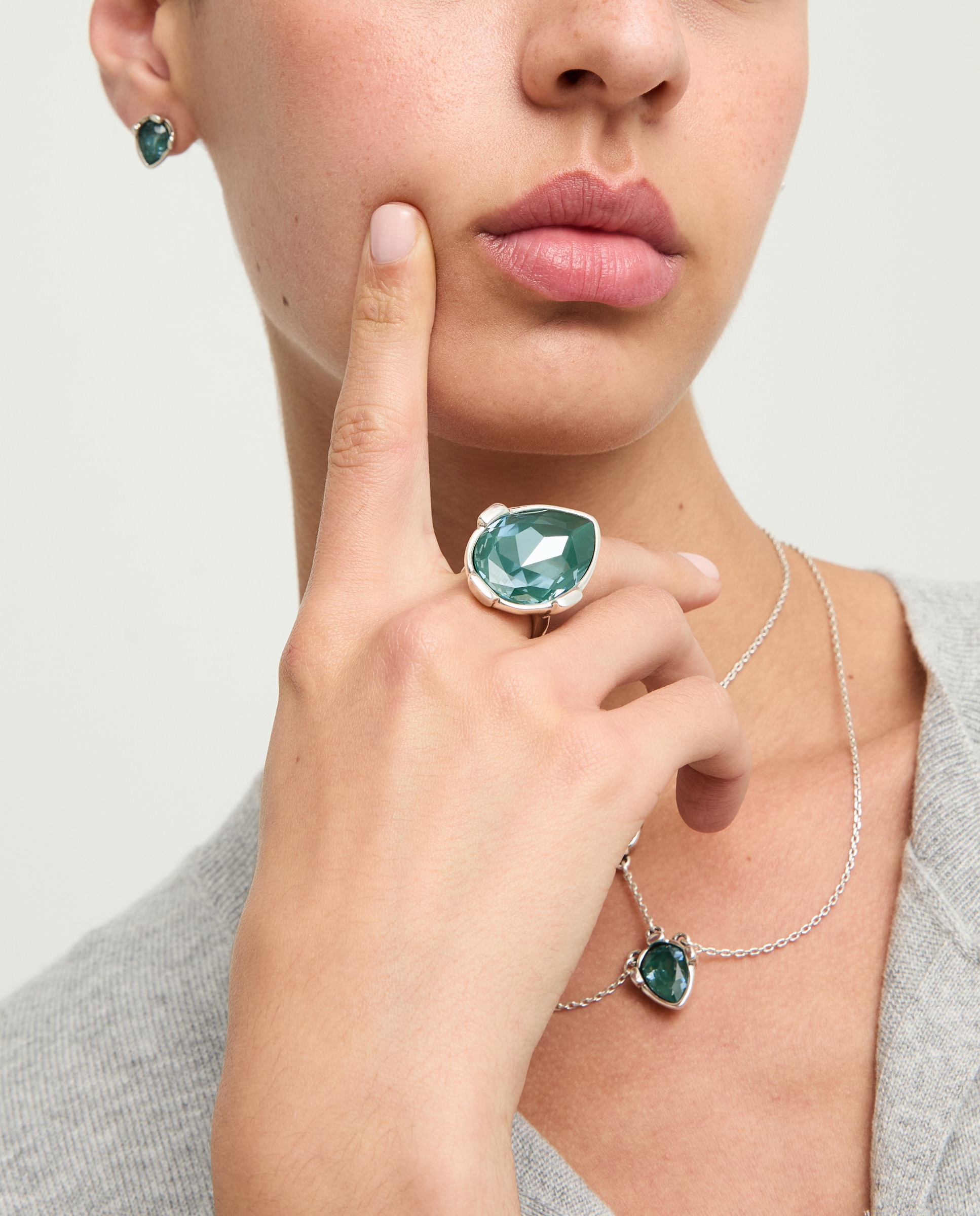Imagen 4 de Anillo bañado con un cristal facetado - UNO de 50 - Verde Verde