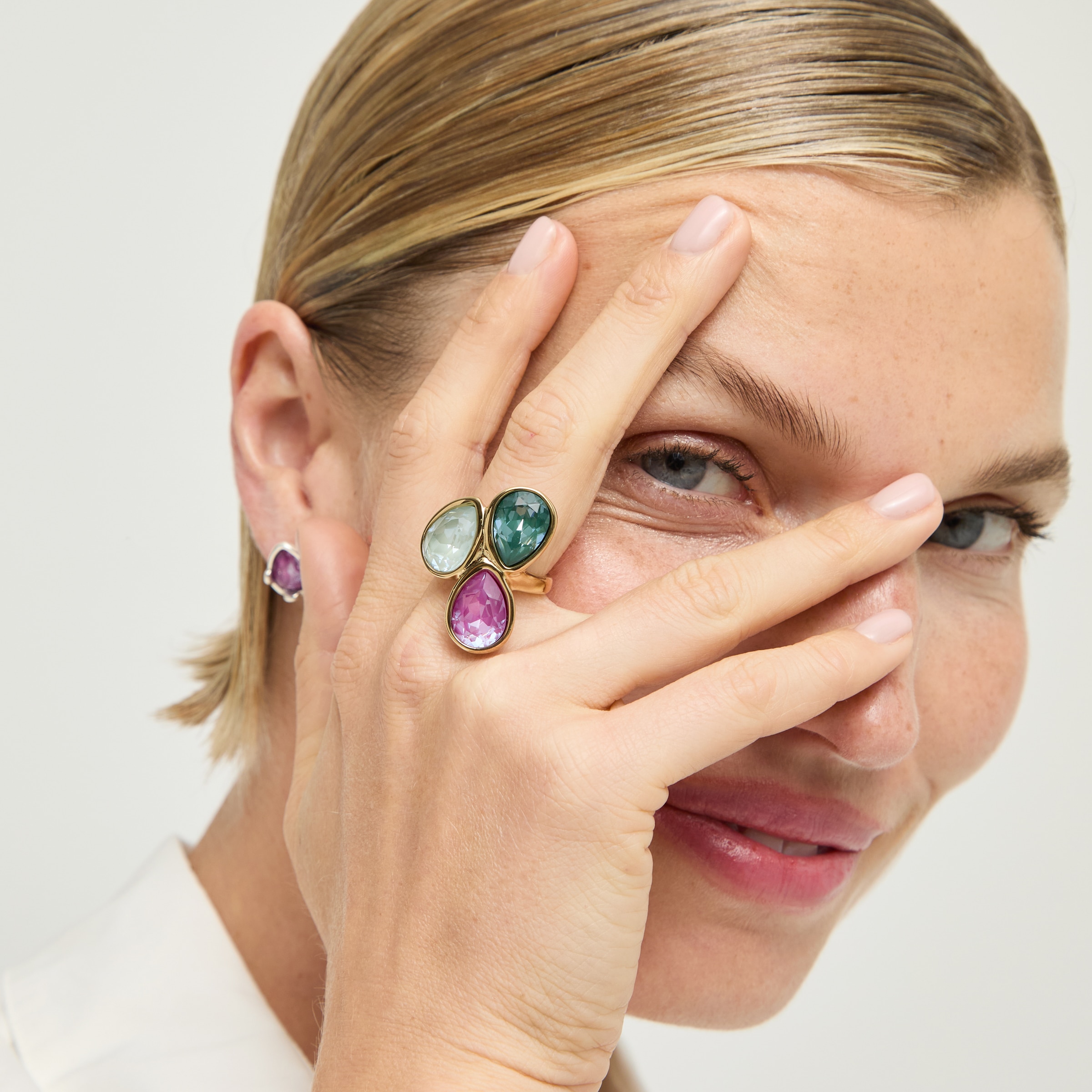 Imagen 4 de Anillo bañado con tres cristales facetados - UNO de 50 - Multicolor Multicolor