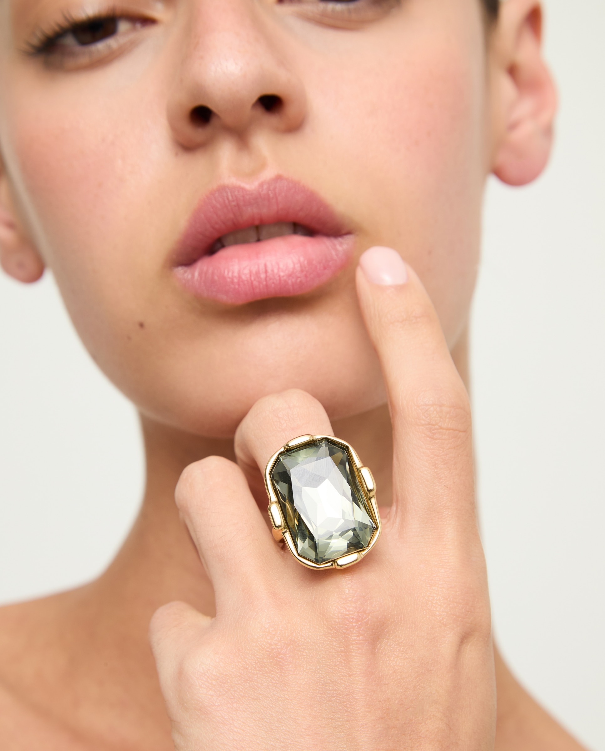 Imagen 4 de Anillo bañado con un cristal facetado - UNO de 50 - Gris Gris