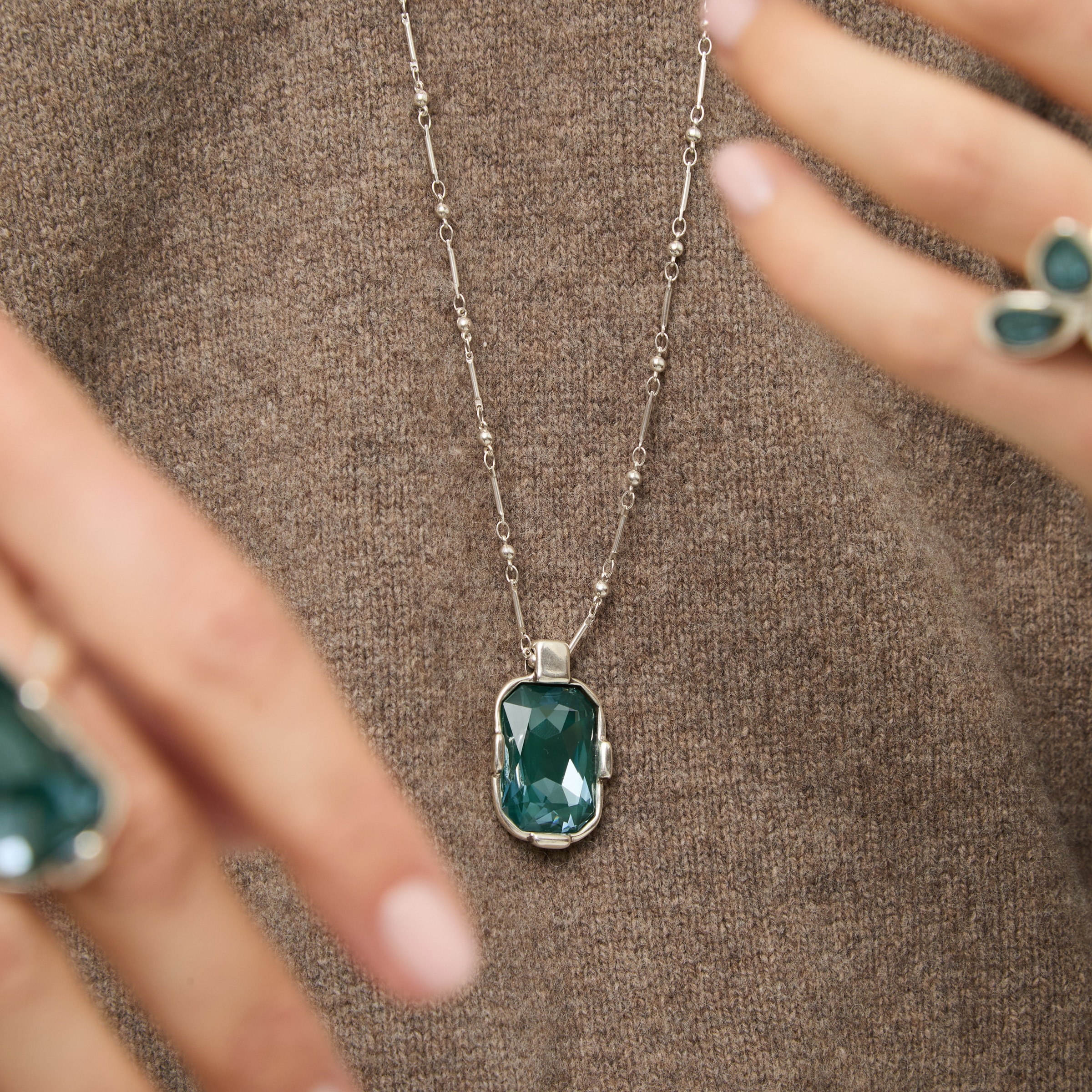 Imagen 5 de Cadena con colgante bañada con un cristal facetado - UNO de 50 - Verde Verde