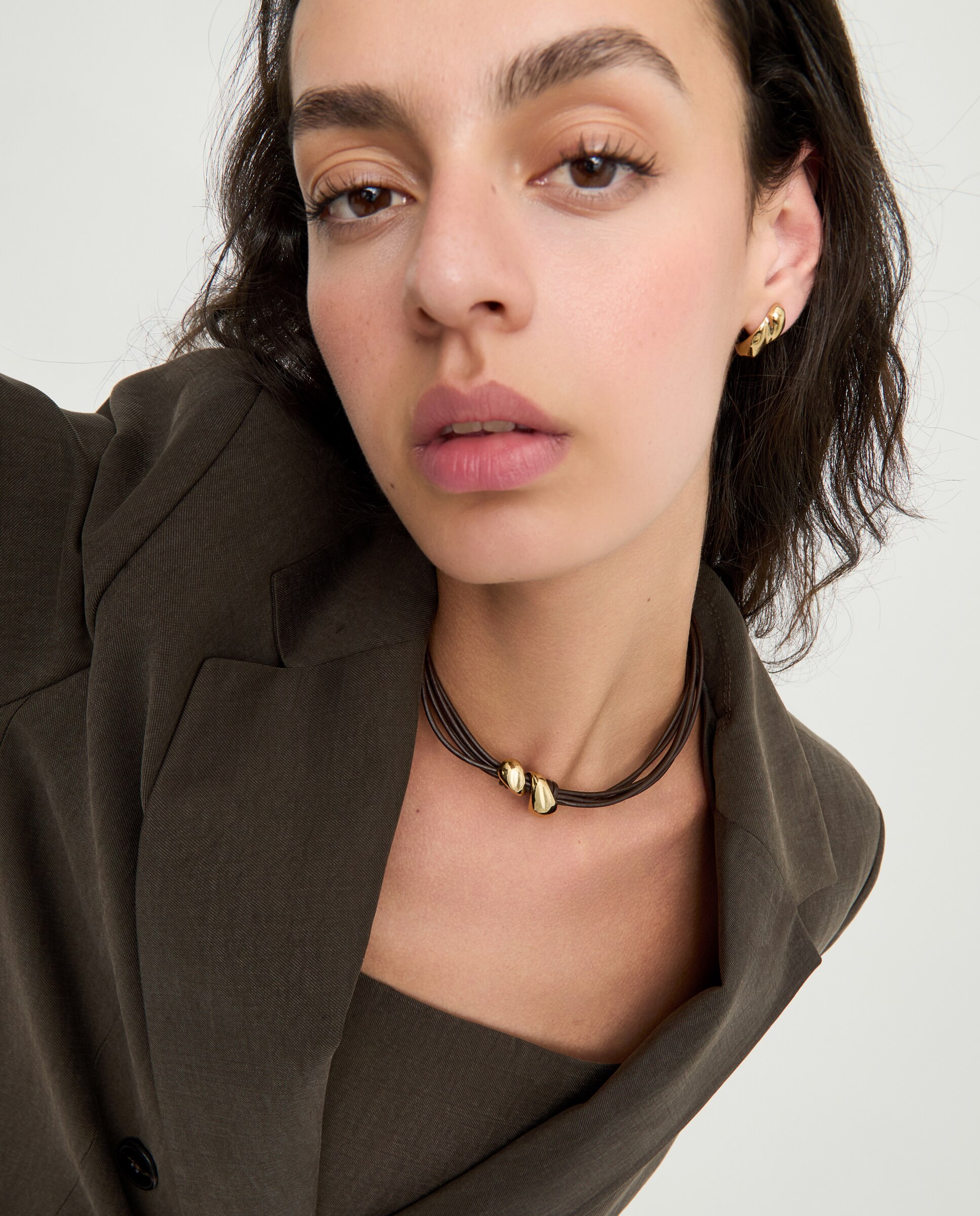 Collar de cuero con dos gotas bañadas en 18k - UNO de 50 - Oro Oro-5