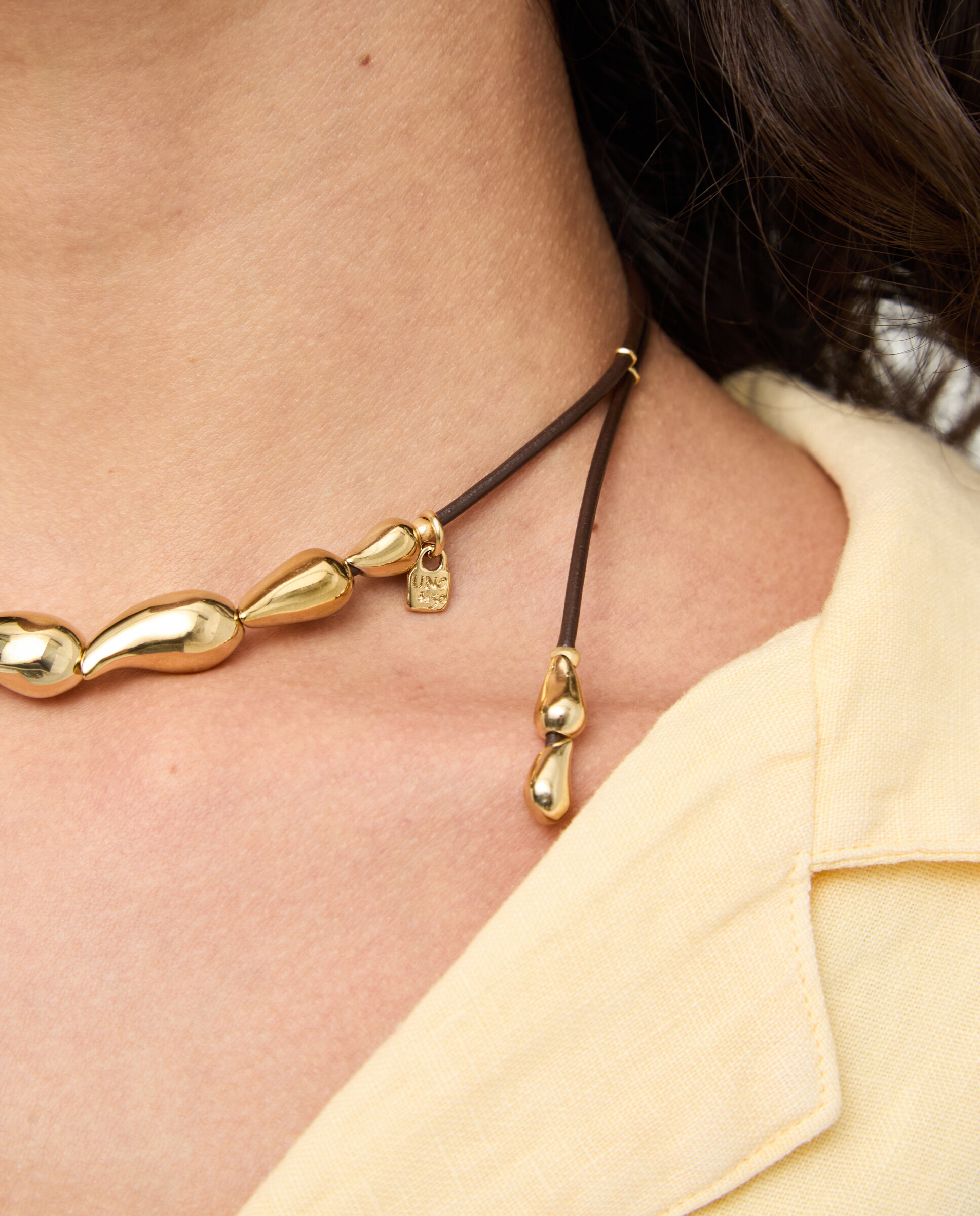 Collar de cuero con detalle de gotas bañadas en 18k - UNO de 50 - Oro Oro-4