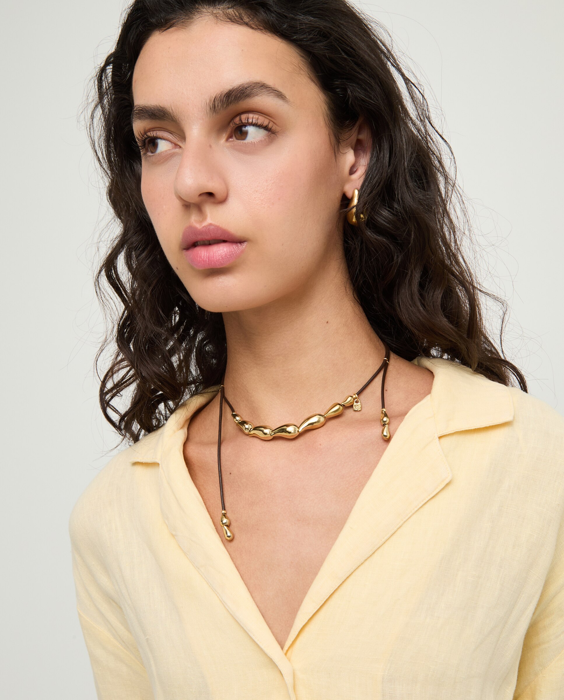 Collar de cuero con detalle de gotas bañadas en 18k - UNO de 50 - Oro Oro-5