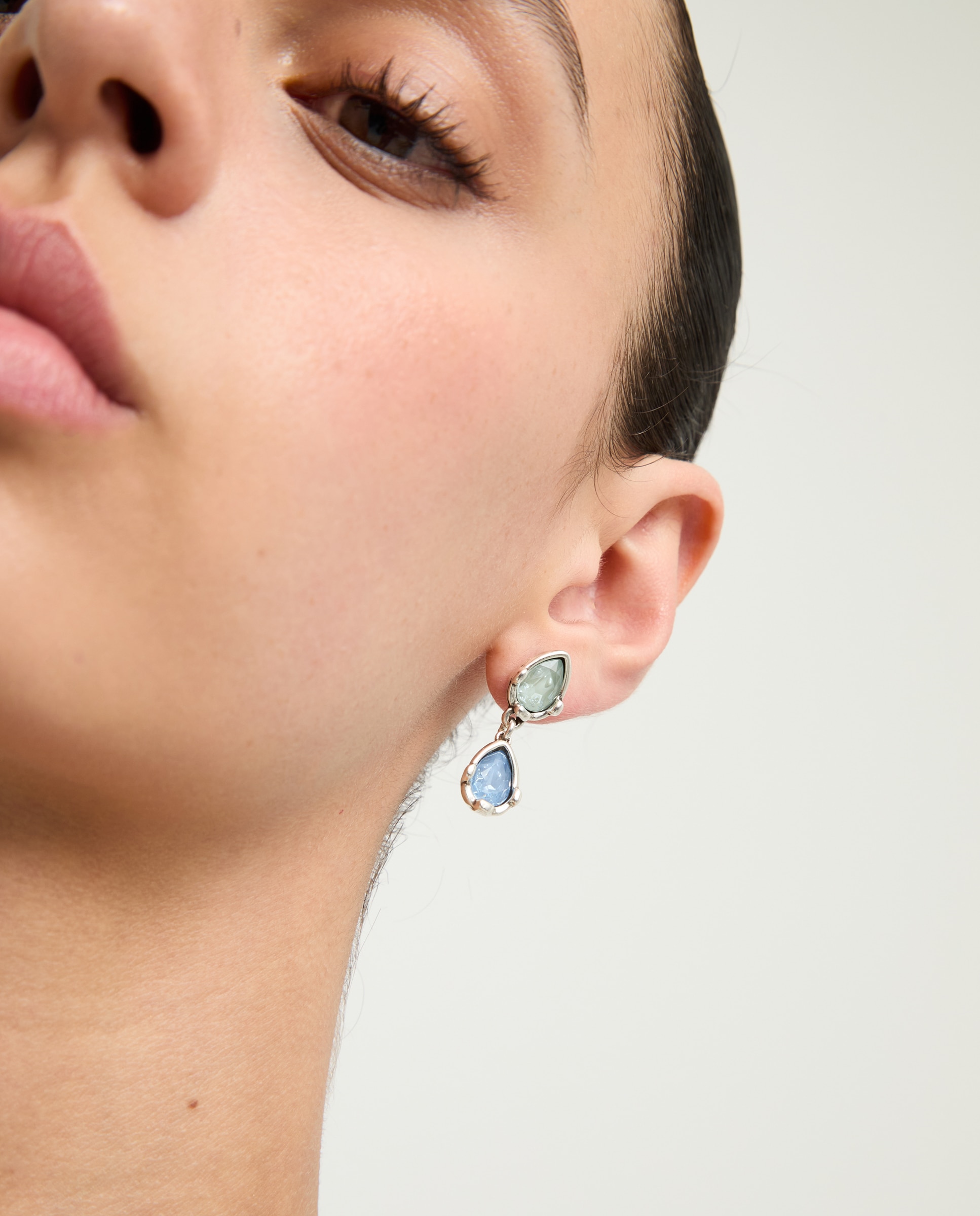 Imagen 4 de Pendientes largos bañado con dos cristales facetados - UNO de 50 - Azul Azul