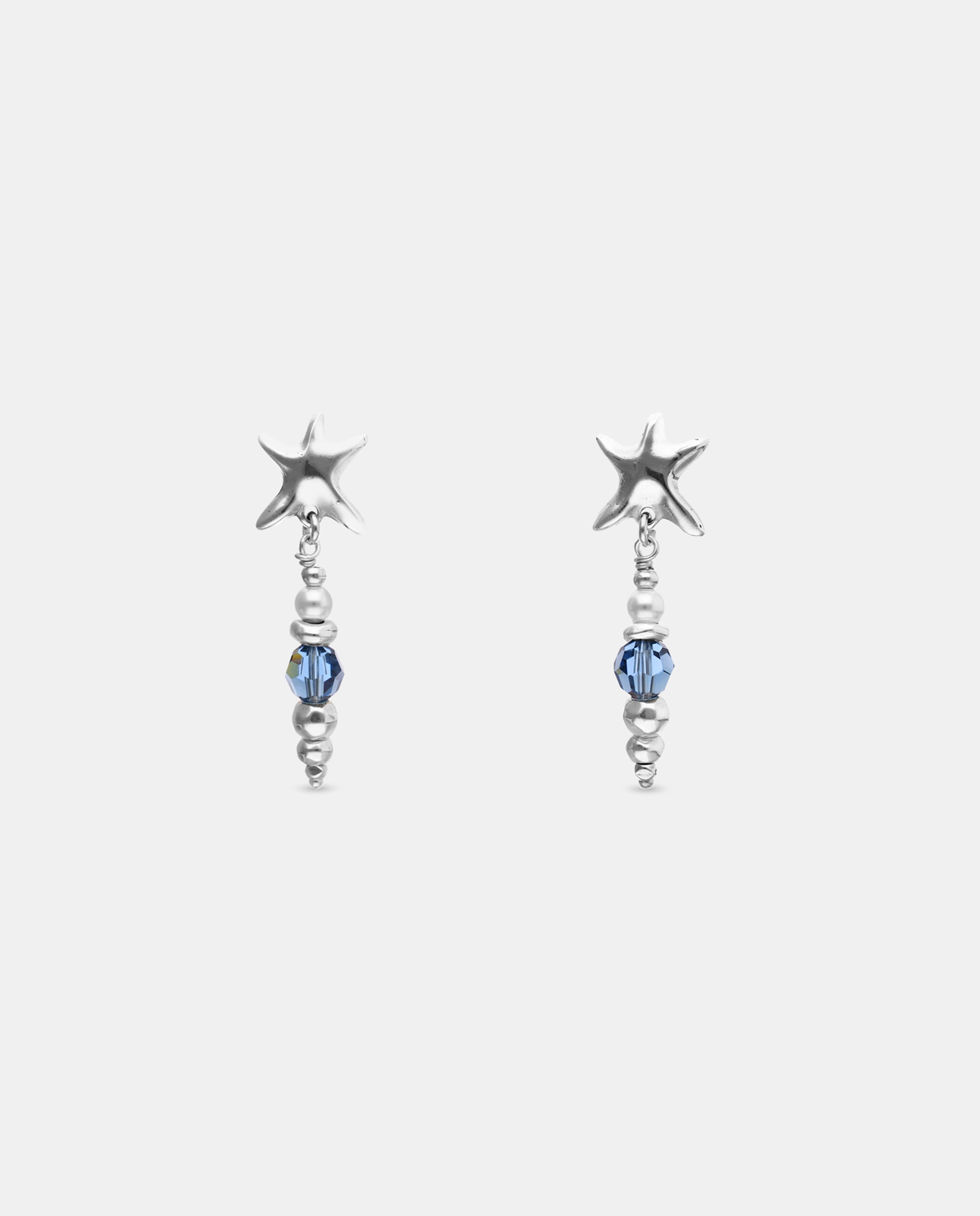 Pendientes largos bañados en plata con cristal facetado azul y forma de estrella