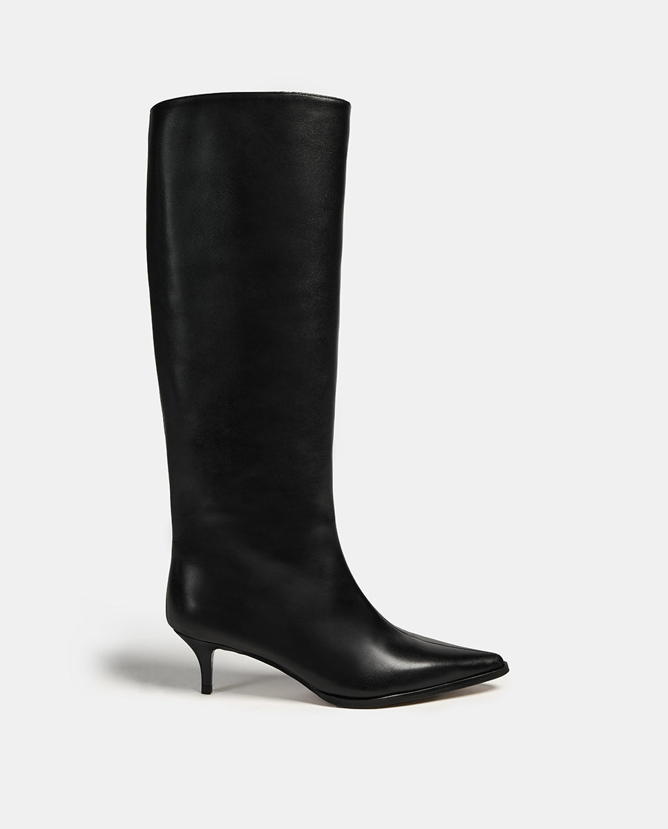 Bota de mujer de piel con tacón chupete