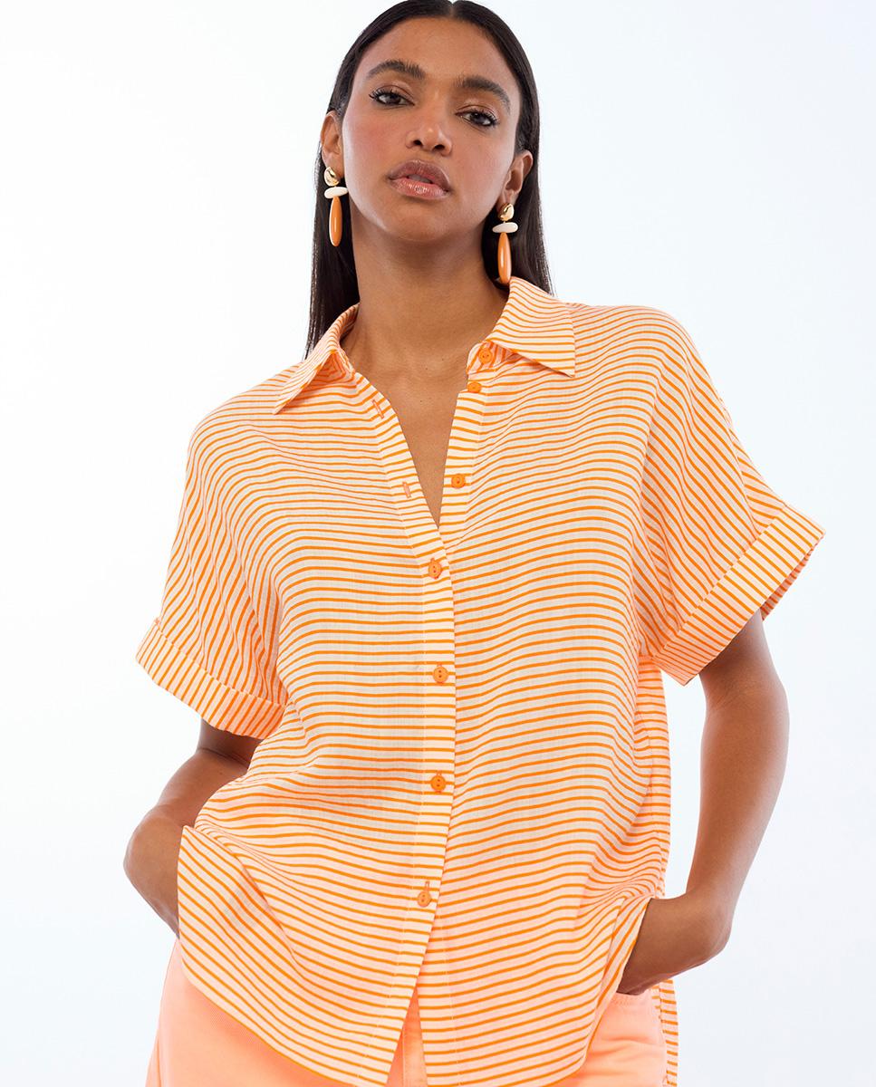 Lola Casademunt - Camisa de mujer con rayas horizontales de manga corta.
