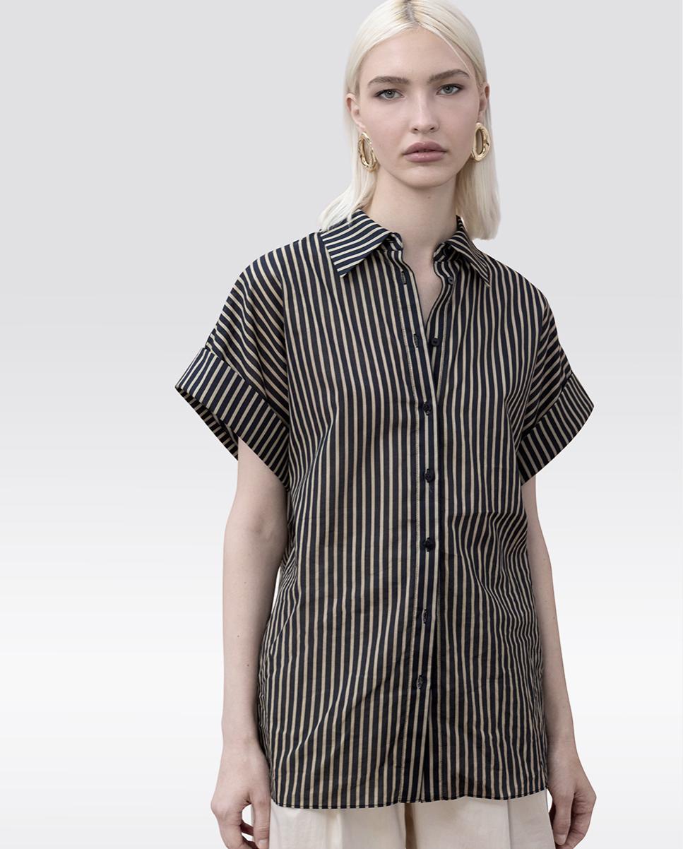 Lola Casademunt - Camisa de mujer a rayas de manga corta.
