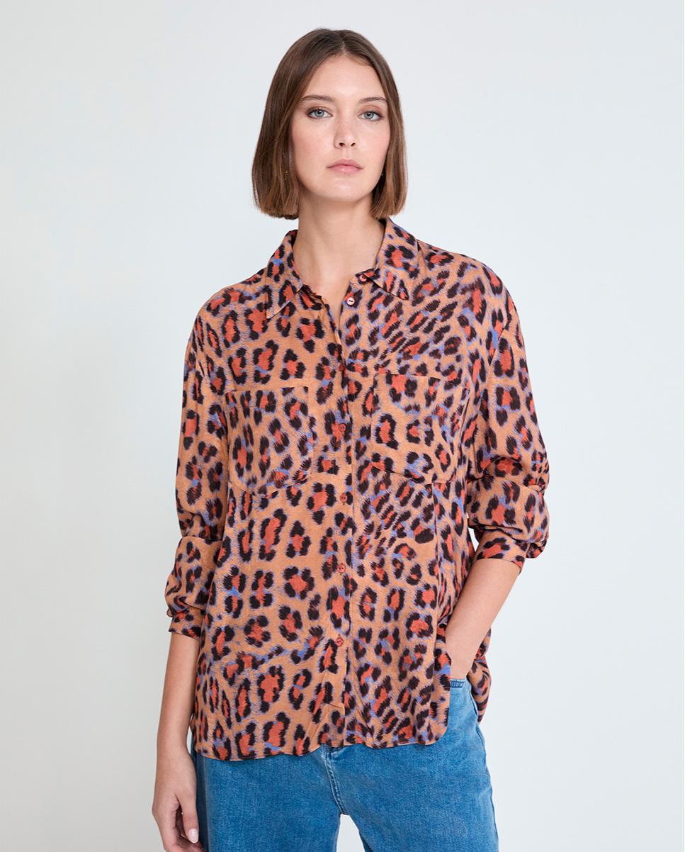 Lola Casademunt - Camisa de mujer animal print de manga larga.