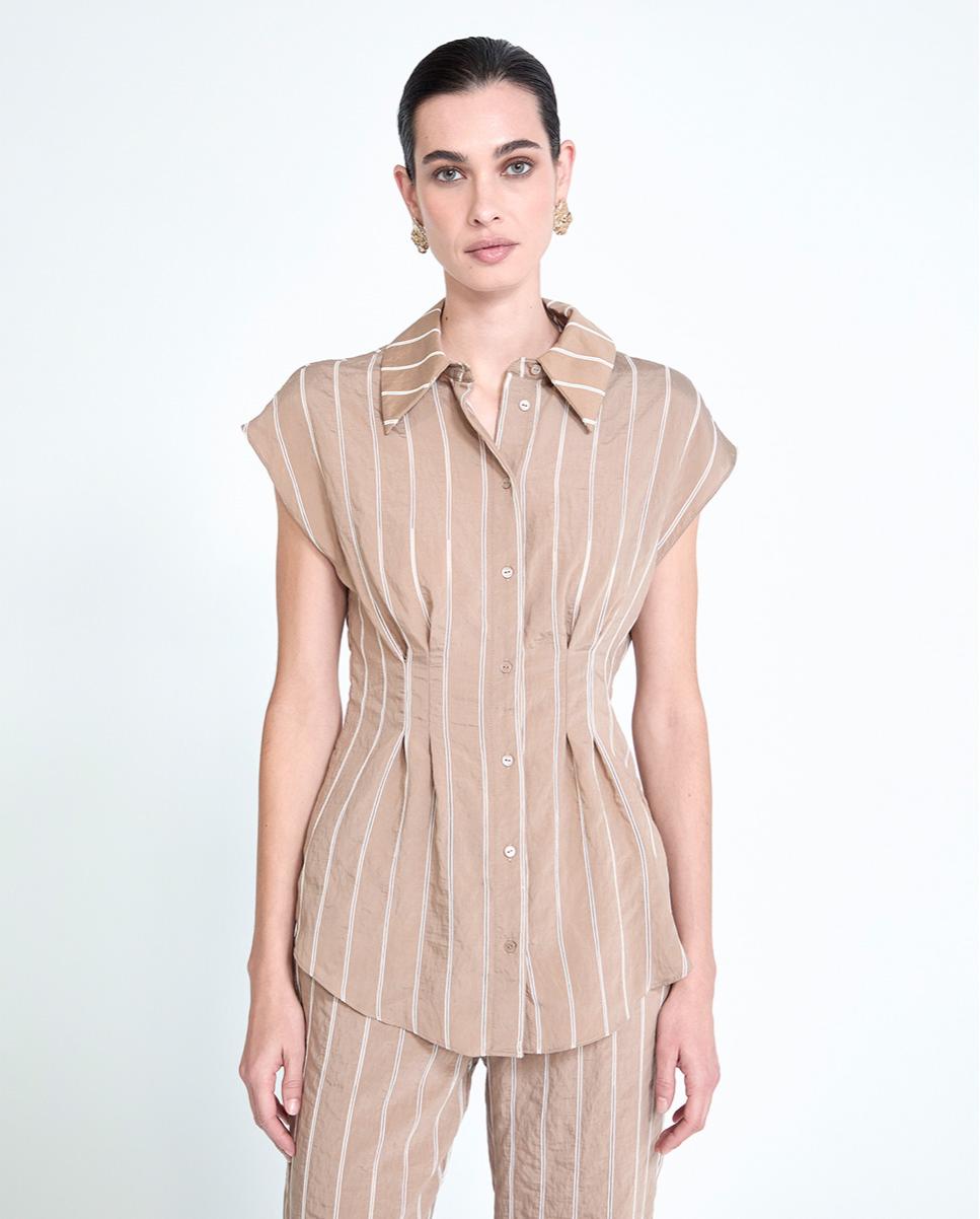 Lola Casademunt - Camisa de mujer de rayas con pinzas.