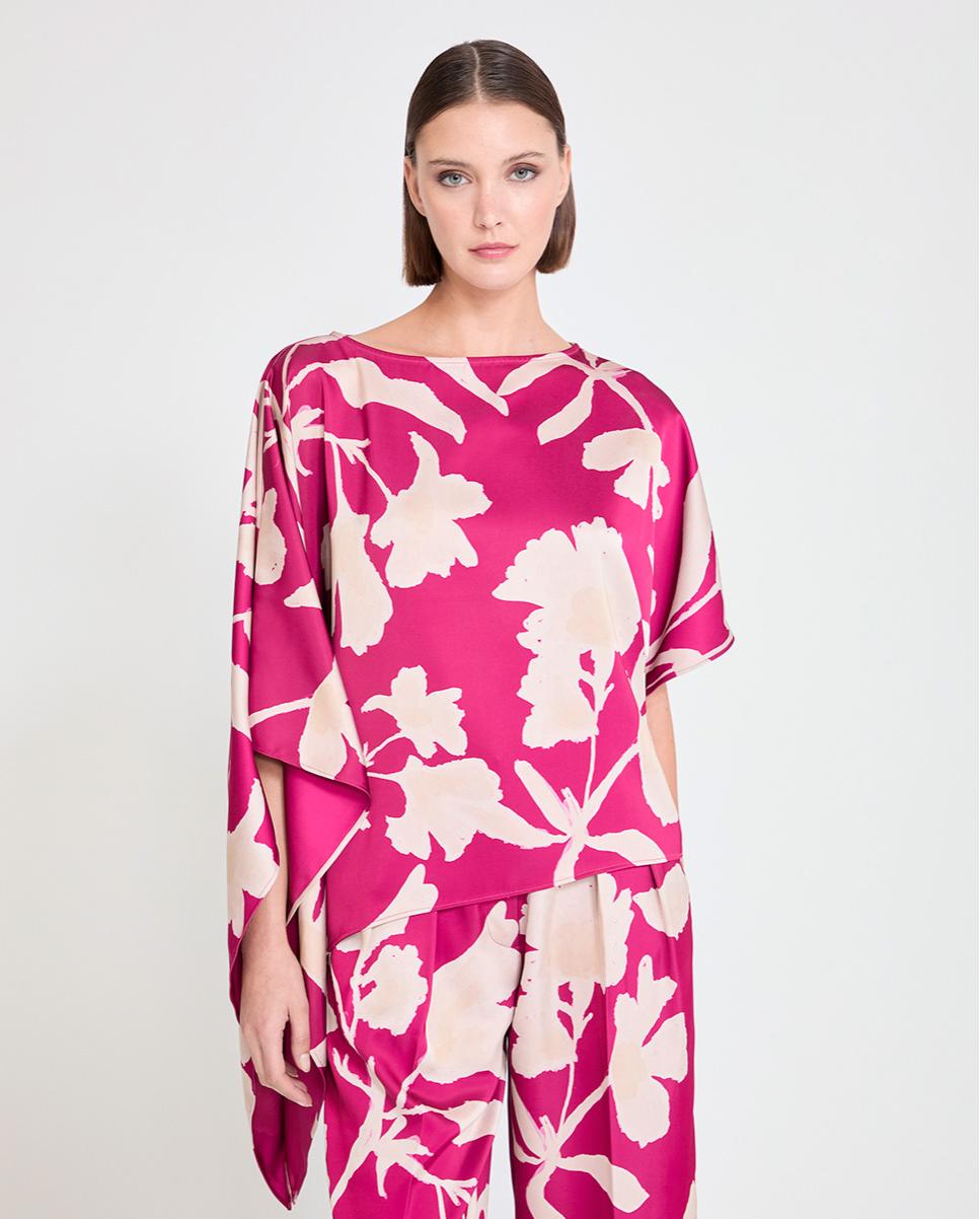 Lola Casademunt - Blusa de mujer estampada con manga asimétrica.