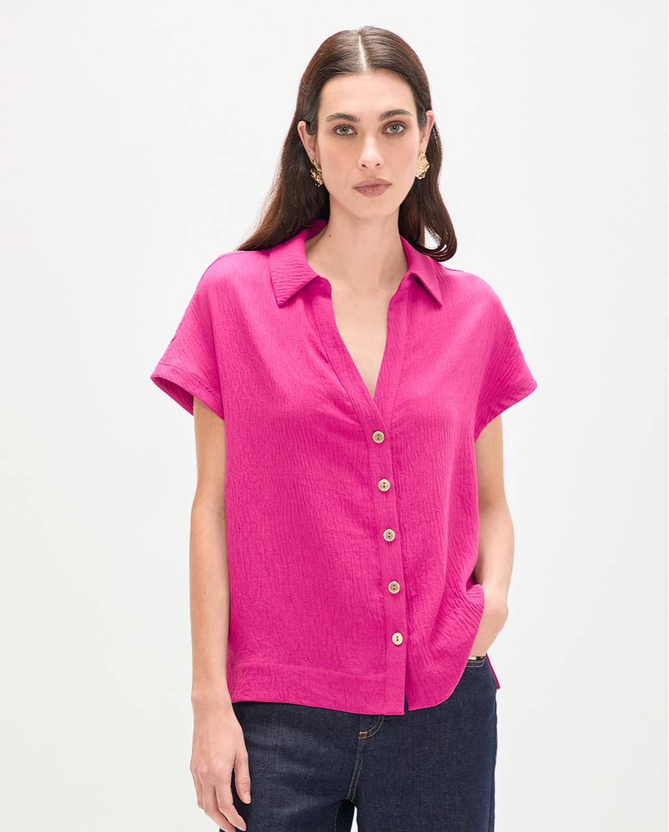 Lola Casademunt - Camisa de mujer de manga corta en tejido crinkle.
