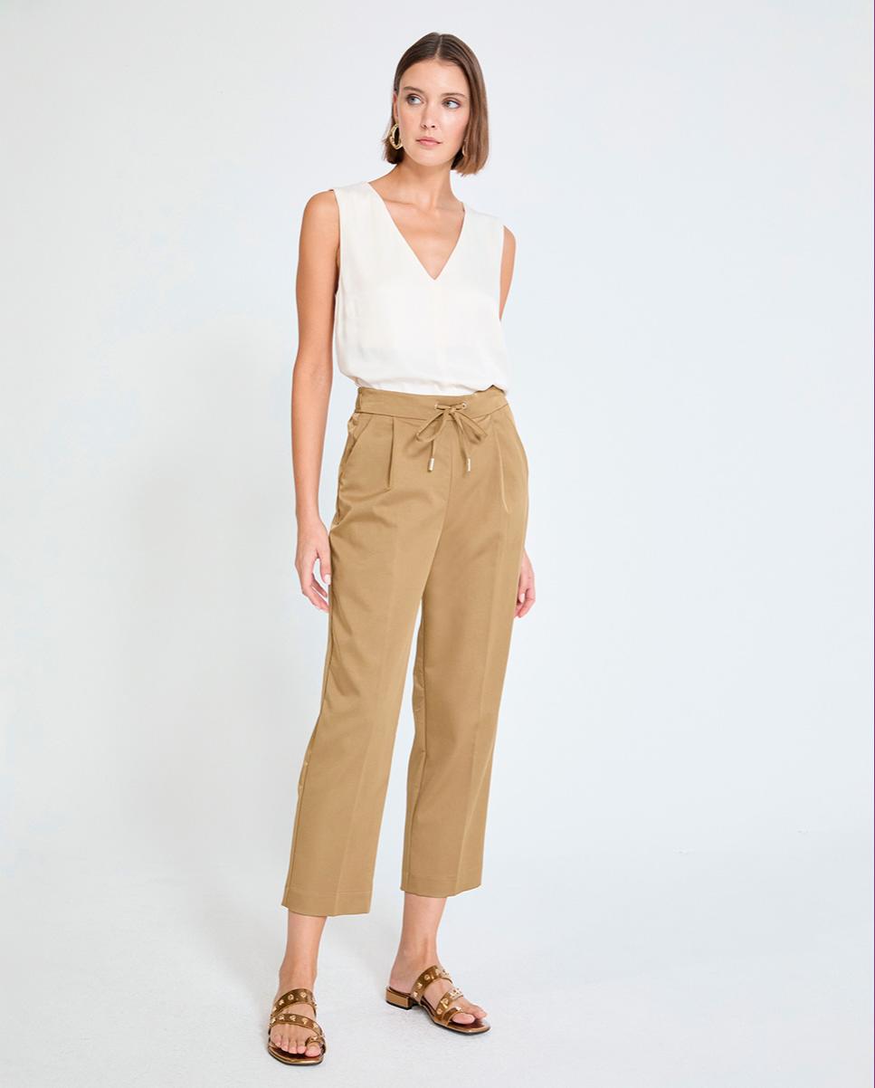 Lola Casademunt - Pantalón jogger de mujer en tejido técnico con cordón de ajuste.