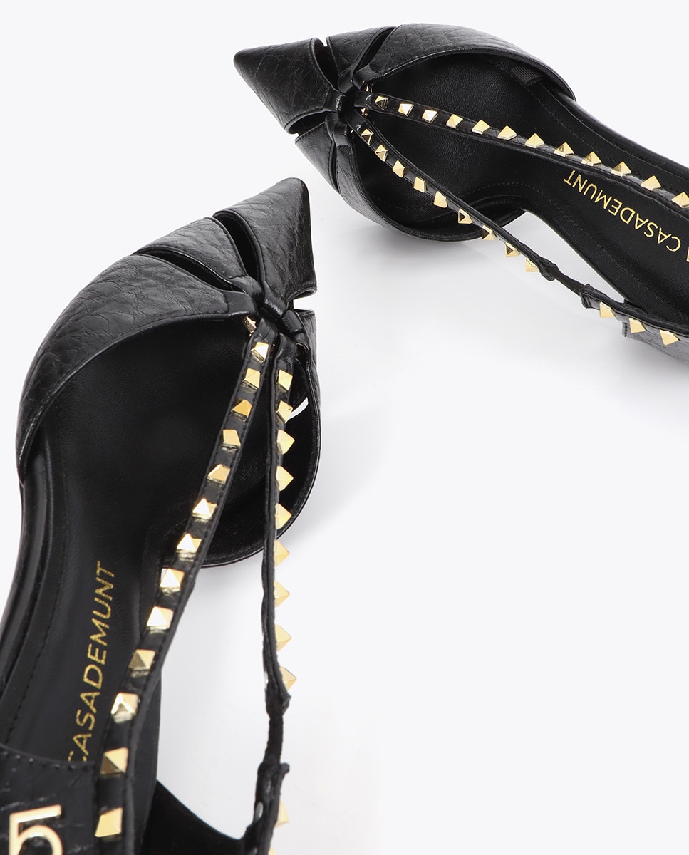 Zapatos de salón de mujer semi abierto con ribete de tachas cuadradas - Lola Casademunt - Negro Negro-5