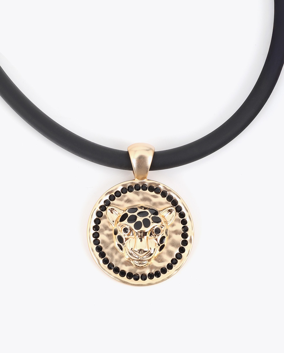 Imagen 3 de Collar corto de caucho con medallón cabeza leopardo - Lola Casademunt - Oro Oro