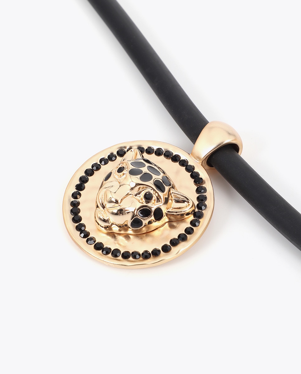 Imagen 4 de Collar corto de caucho con medallón cabeza leopardo - Lola Casademunt - Oro Oro