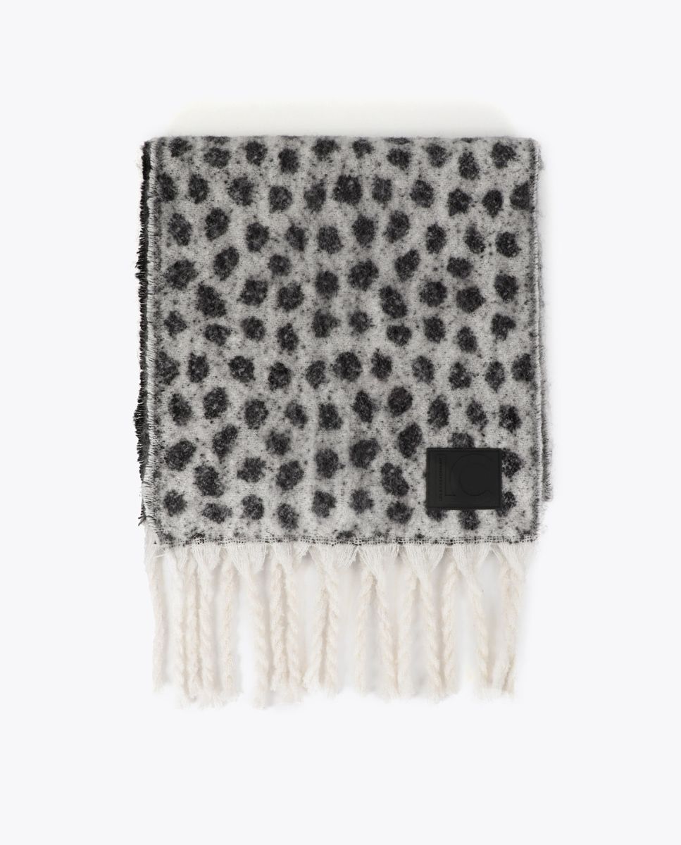 Imagen 5 de Bufanda reversible estampada en mancha animal print - Lola Casademunt - Negro Negro