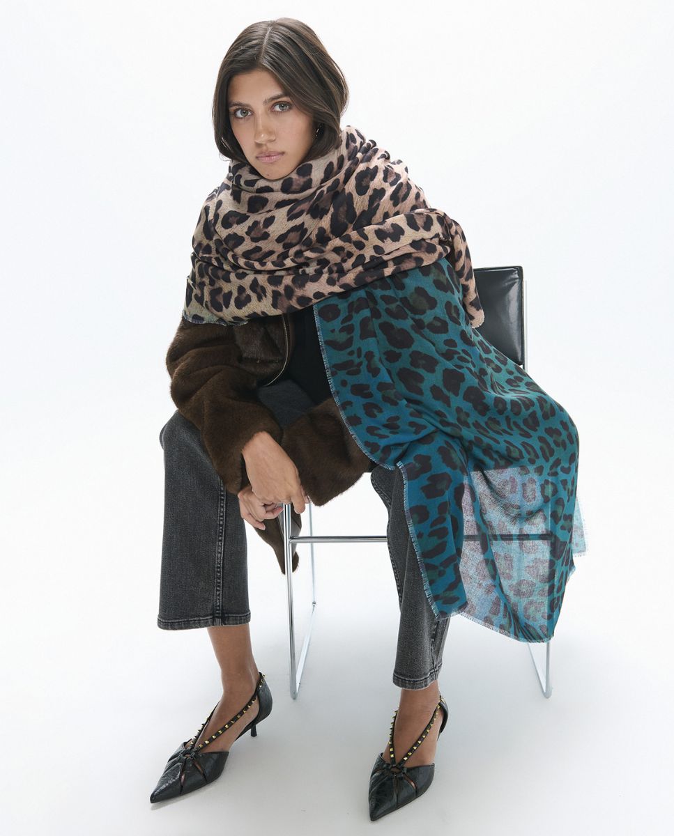 Imagen 3 de Fular con estampado animal degradado - Lola Casademunt - Azul Azul