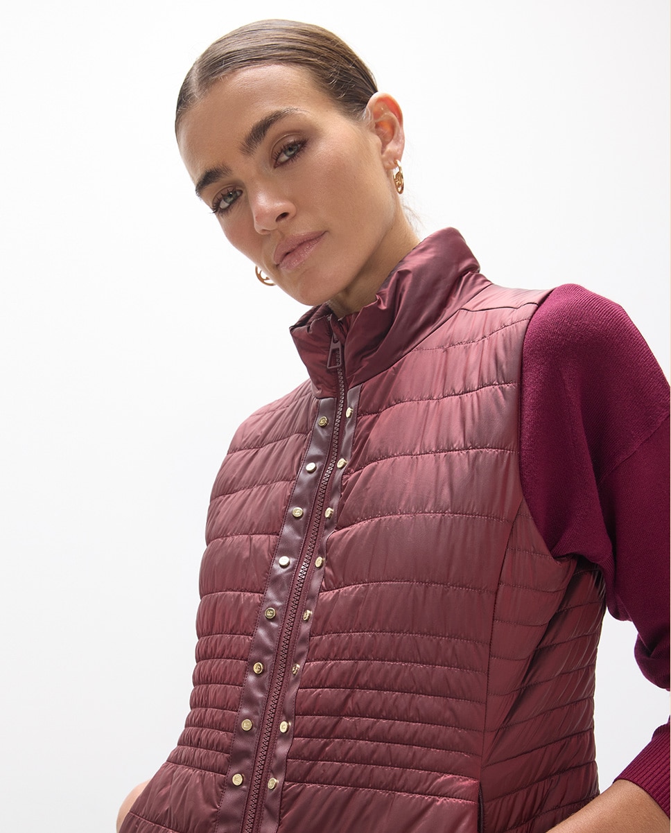 Chaleco de mujer acolchado fino en nylon con tacha - Lola Casademunt - Vino Vino-2