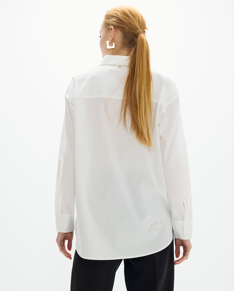 Camisa de mujer oversize con tachas doradas con dibujos posicionados - Lola Casademunt - Blanco Blanco-6